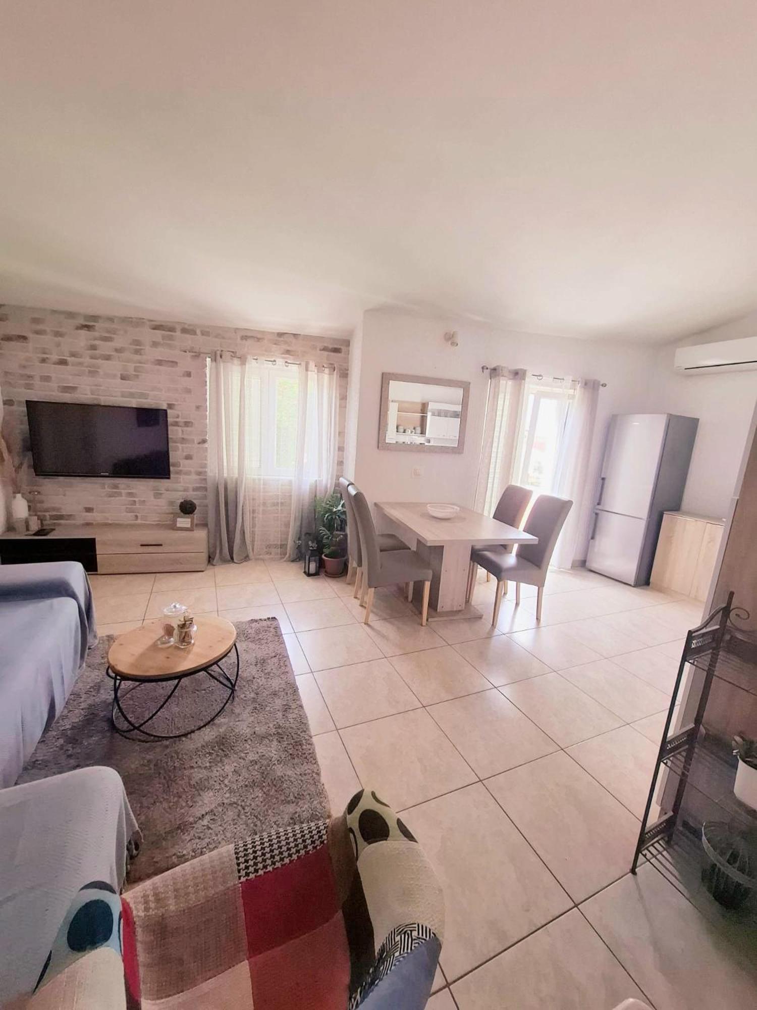 Appartamento Apartman Simun Primošten Esterno foto